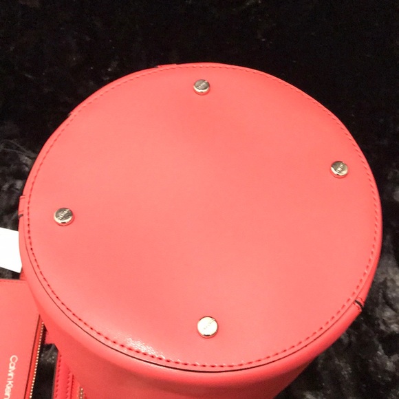 Calvin Klein Convertible Handbag/Backpack W/Wallet - Picture 7 of 16